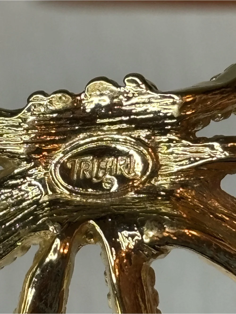 Vintage Trifari Gold Tone Bow Brooch Pin